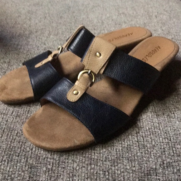 AEROSOLES Shoes - EUC Aerosole size 9.5 sandal navy/taupe